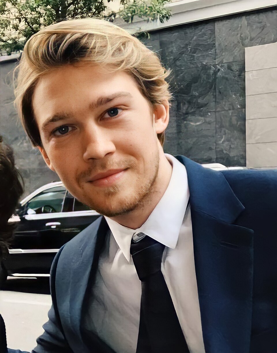 Joe Alwyn — Conversations With Friends arrives