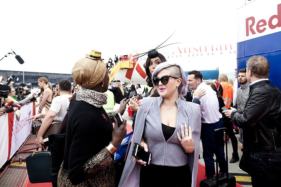 Kelly Osbourne — A red-carpet row precedes her exit