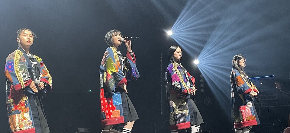 Atarashii Gakko! — Four members make their entrance