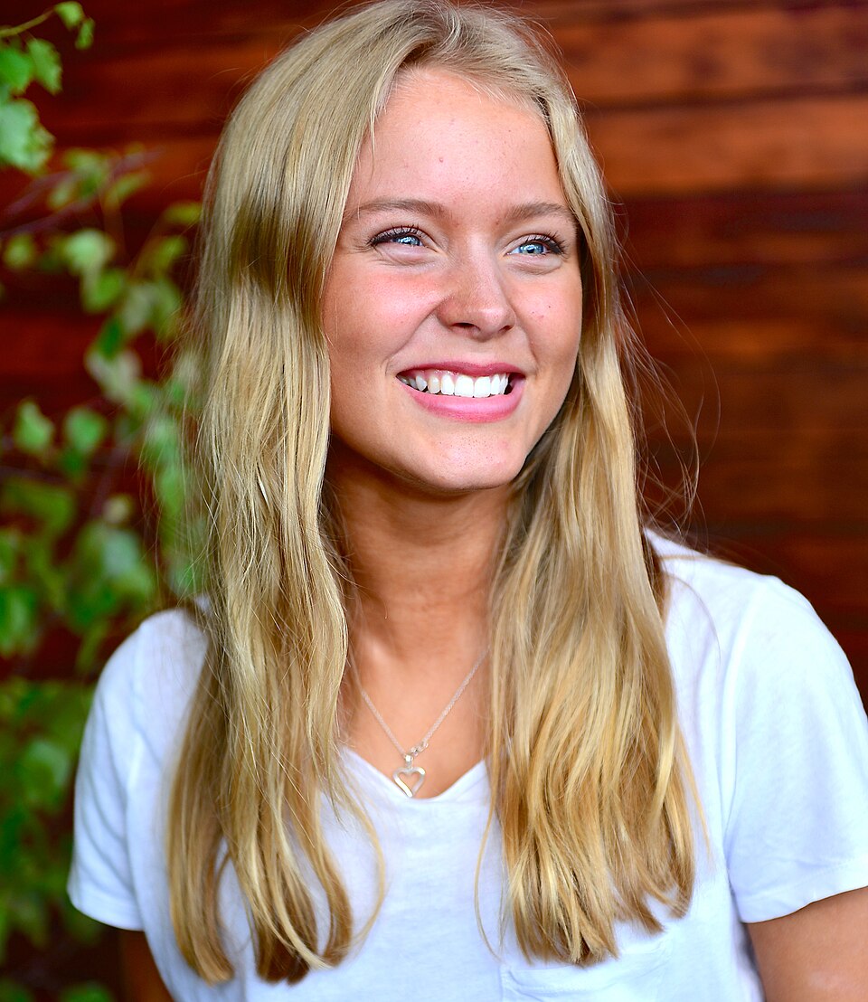 Zara Larsson — Uncover makes her a recording star