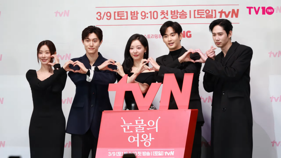 Kim ji Yeon — Pyramid Game makes the classroom a battleground