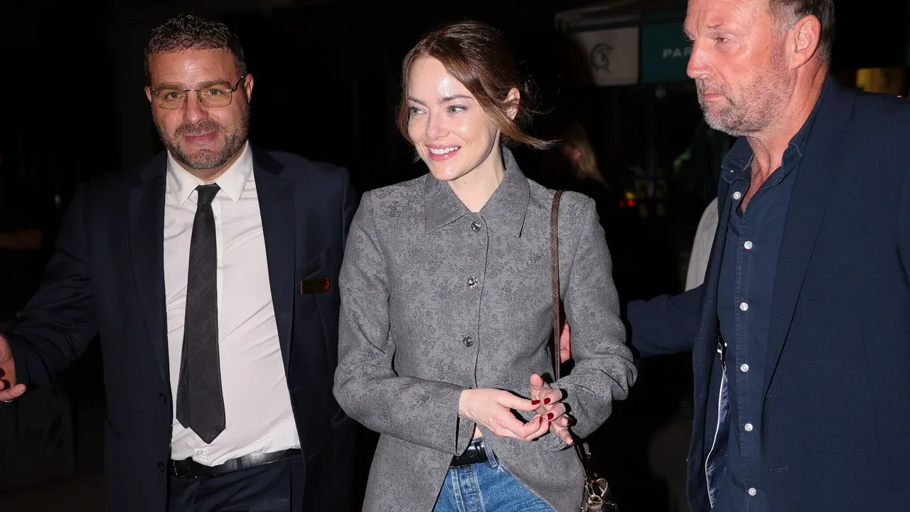 Emma Stone Gives the ’90s Jean a Chic Upgrade