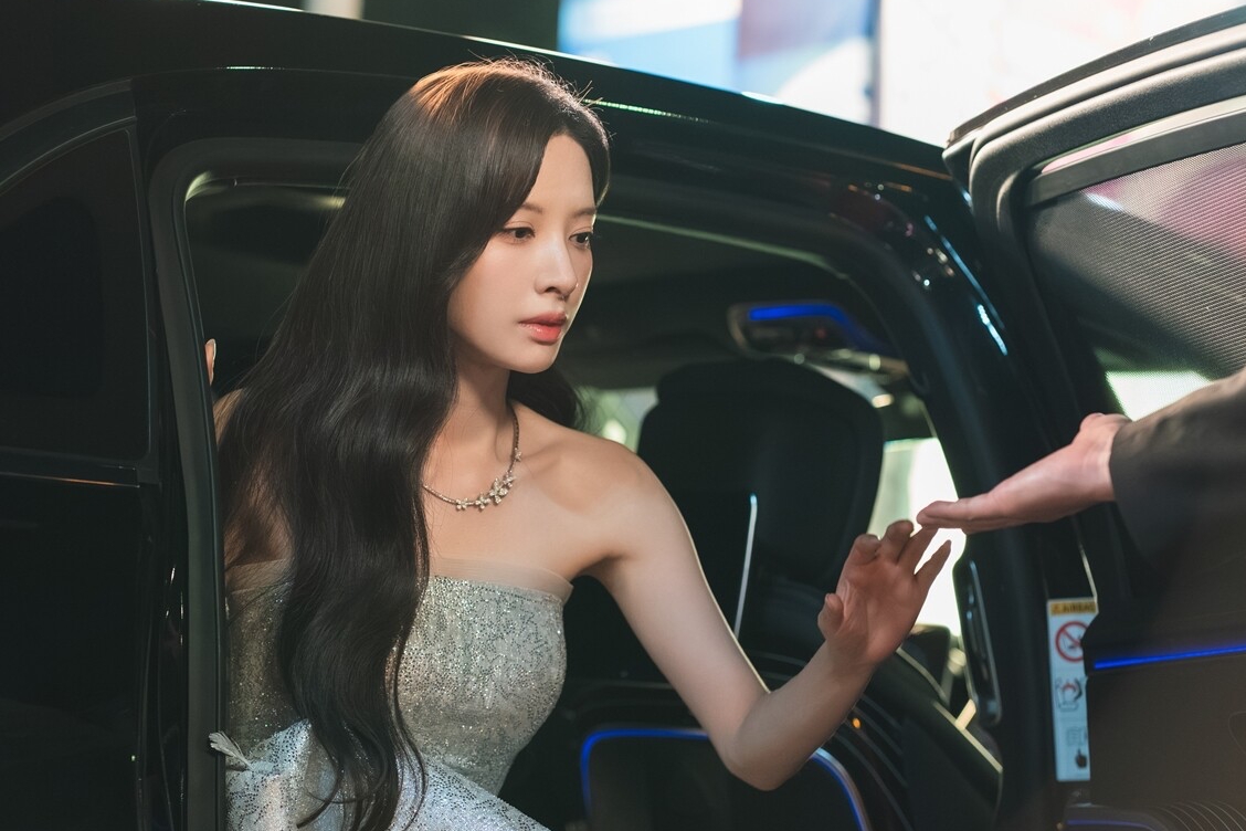 Kim Ji Yeon Returns To The Day Of Park Seo Ham’s Death In “Dive Into You”