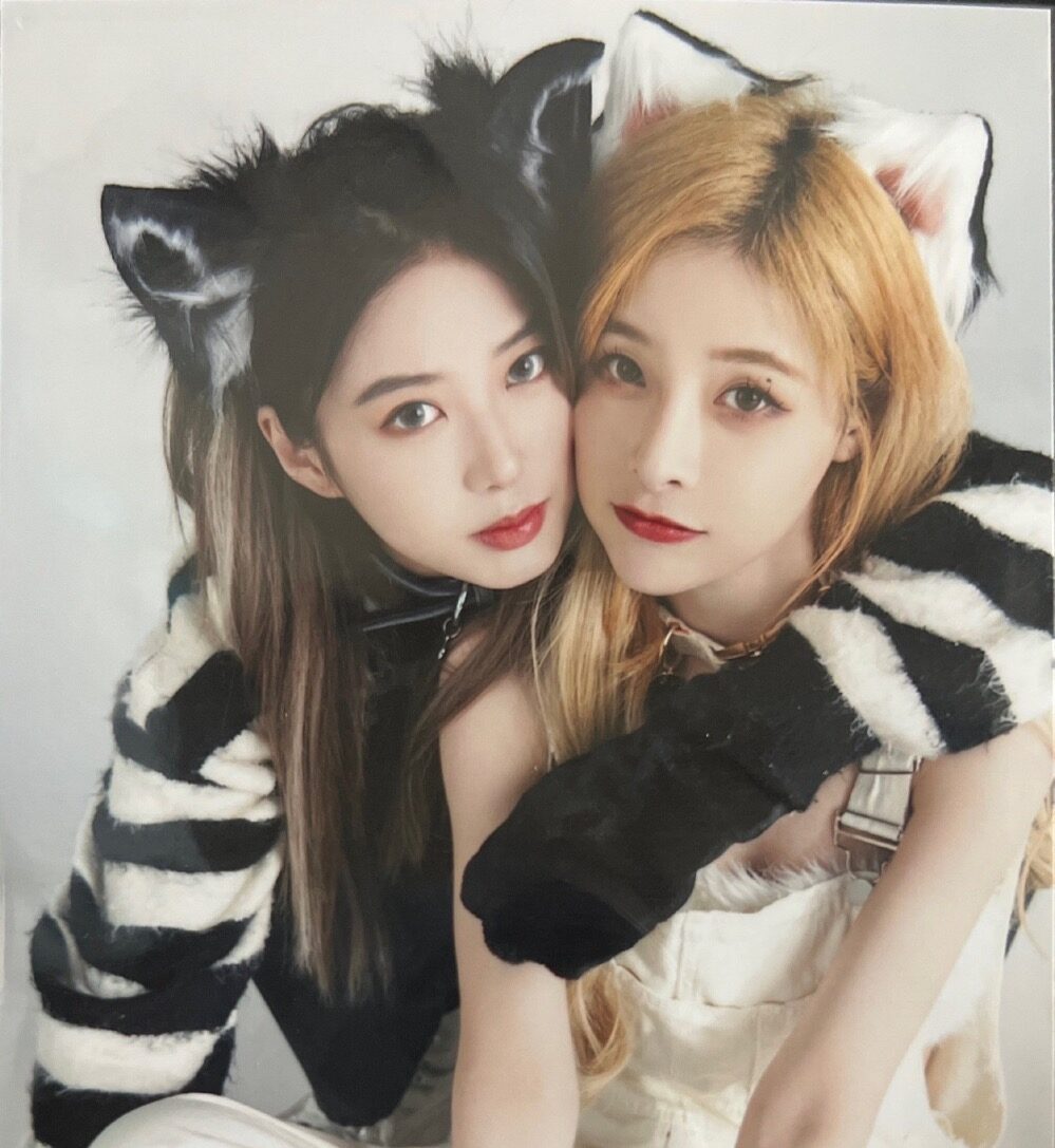 Xiaoai and Xinyi.