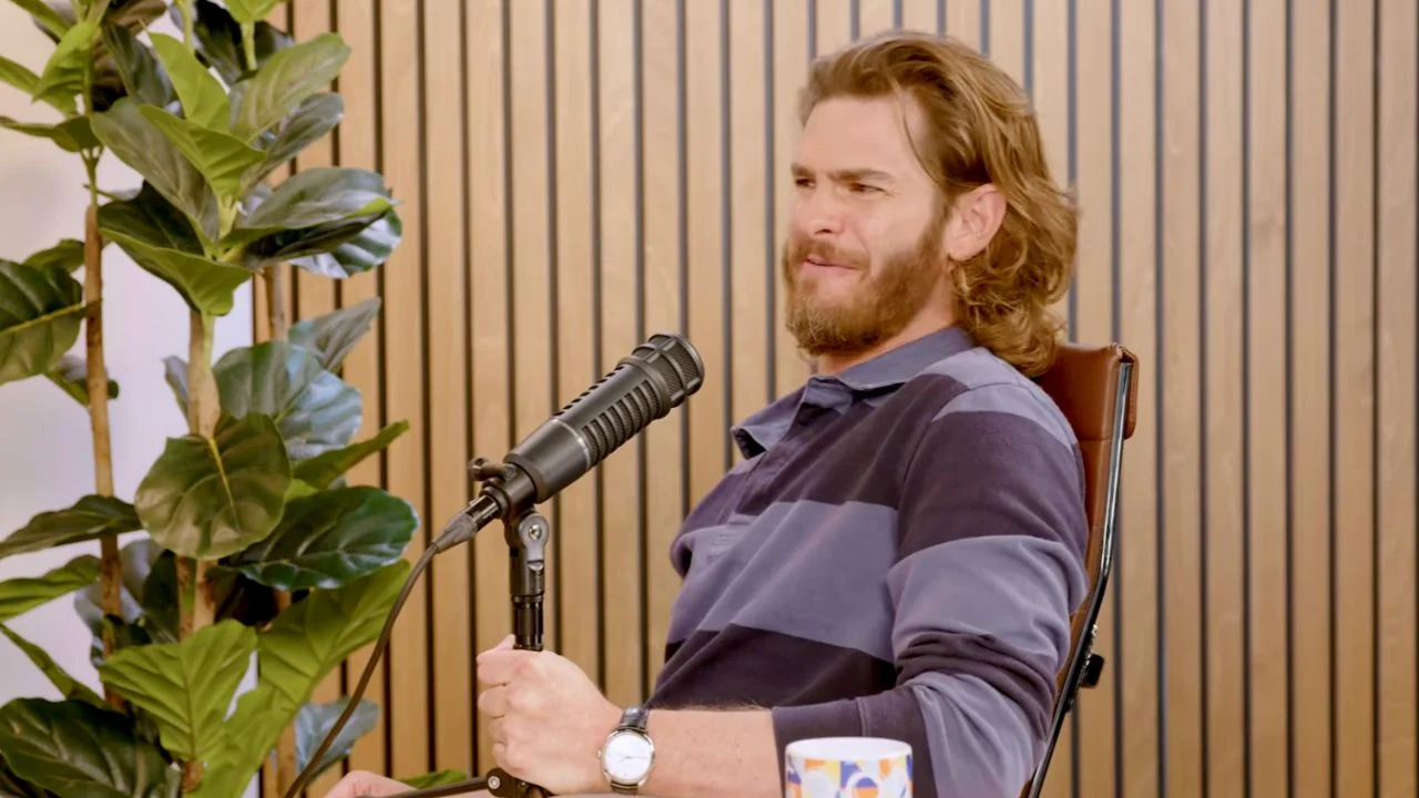 Amy Poehler Hilariously Presses Andrew Garfield on Whether He’s Actually a Method Actor: ‘I Mean, Are You Though?’