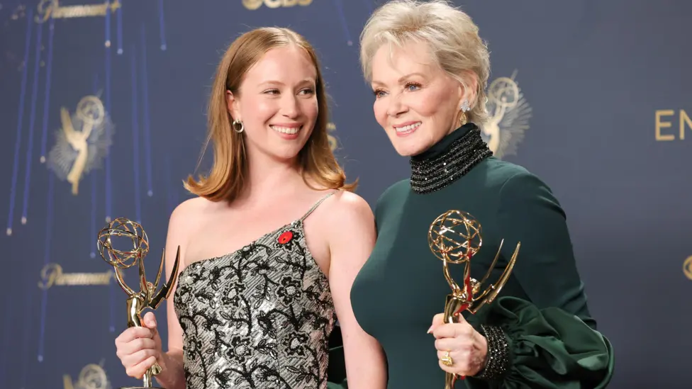 Hannah Einbinder and Jean Smart, winners of outstanding supporting actress in a comedy Series and lead actress in a comedy series for Hacks at last year's Emmys - Einbinder is wearing an off-the-shoulder silver and