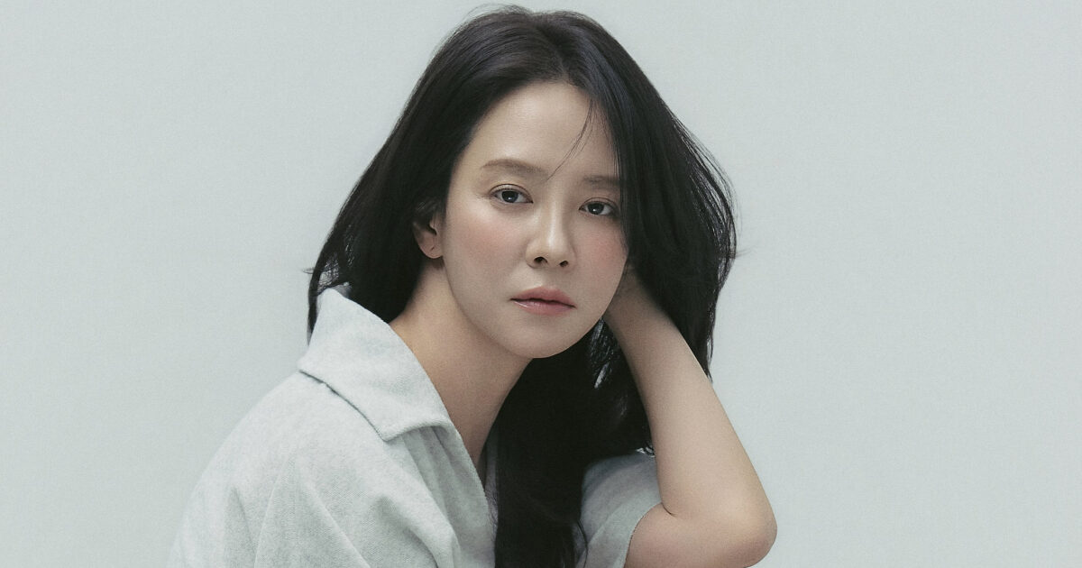 Song Ji Hyo looking emotional while filming a video for her YouTube channel