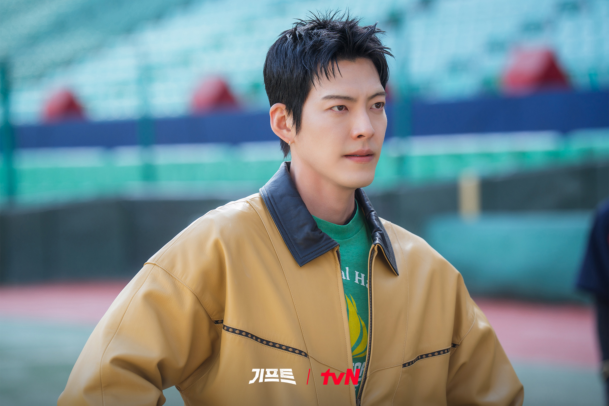 Kim Woo Bin and Gift in the story: Kim Woo Bin Transforms Into Intense Baseball Coach In Webtoon Drama 'GIFT'