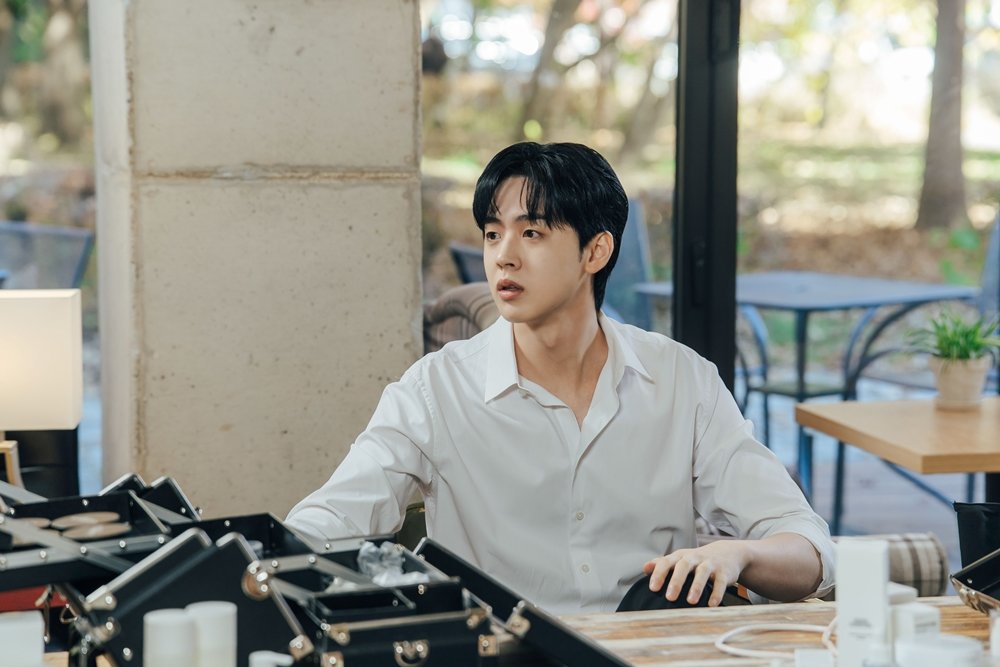 Joy and Red Velvet in the story: Red Velvet’s Joy and Kim Hyun Jin Spark Buzz in First Look at New Romance Drama