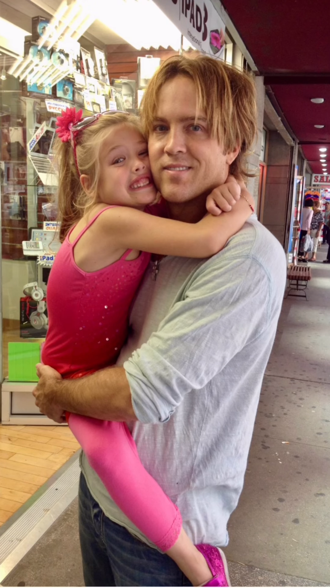 Larry Birkhead holding Dannielynn.