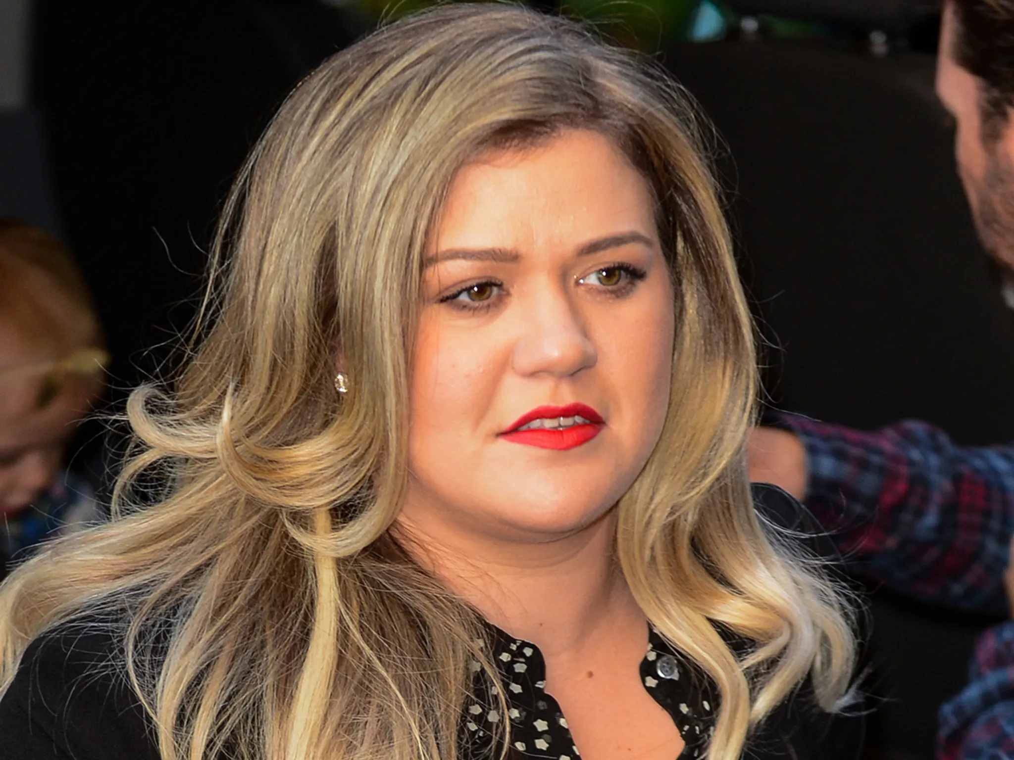 Kelly Clarkson Responds to Brooklyn Store, Calls Owner a 'Liar' Over $15K Bird