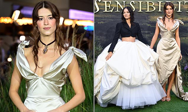 Daisy Edgar-Jones and Esmé Creed-Miles hold hands at the London premiere of Sense and Sensibility in Leicester Square.