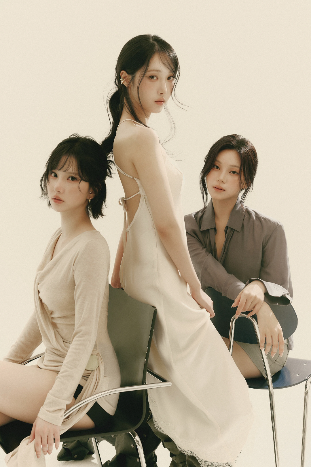 Viviz and Eunha in the story: VIVIZ Members Sign With New Agency UNCORE But Face Potential Name Change