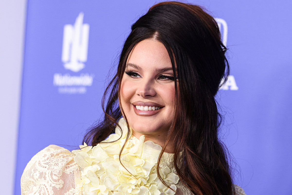 Summertime Syrup! Lana Del Rey Picks Up A Shift At Alabama Waffle House -- And Fans Can’t Get Enough!