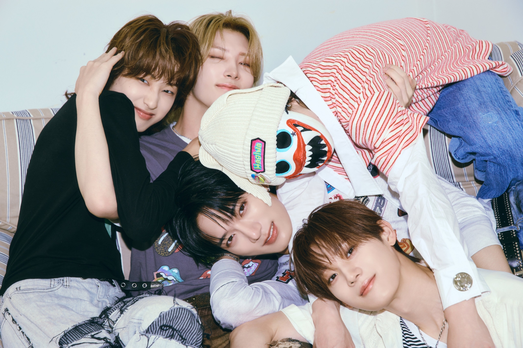 Hrtz.wav in the story: hrtz.wav Drops First Look at Official Concert Light Stick