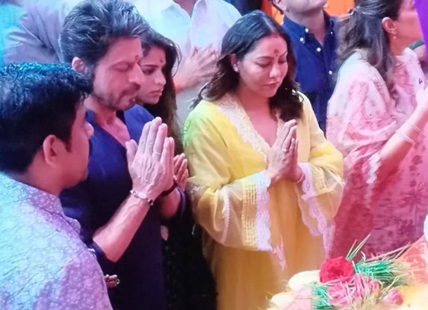 Shah Rukh Khan seeks blessings at Lalbaugcha Raja with Gauri and Suhana; fans go wild over family’s ethnic look