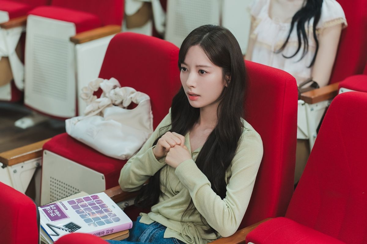 Kim ji Yeon and Park Seo Ham in the story: 'Dive Into You': Kim Ji Yeon And Park Seo Ham Share A House As College Students