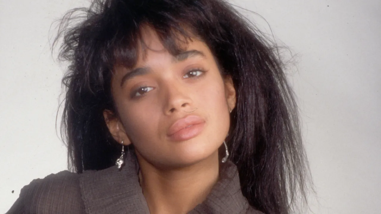 15 Vintage Pictures of the Divine Lisa Bonet