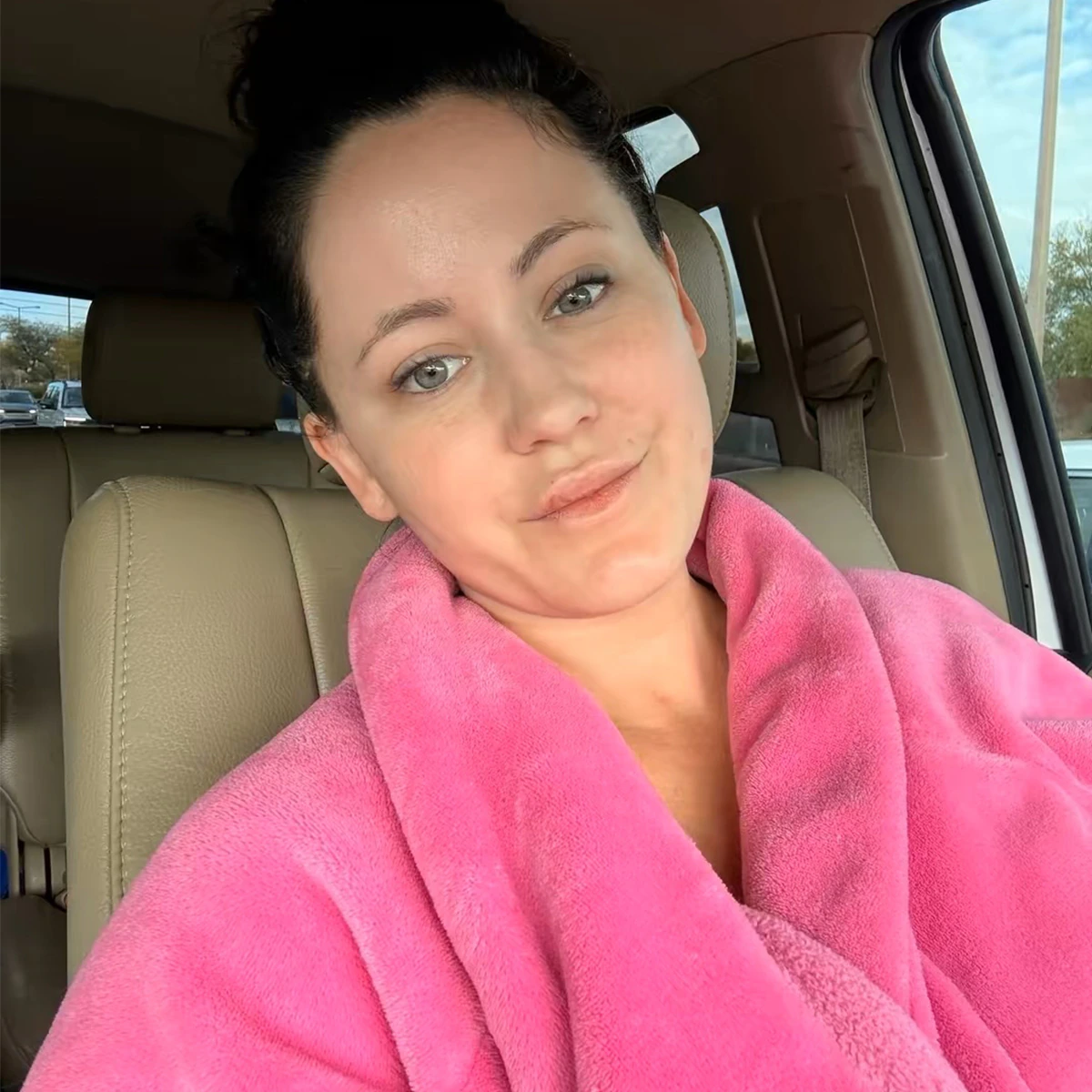 Jenelle Evans tearfully talking about her chronic pain and recent hospital stay