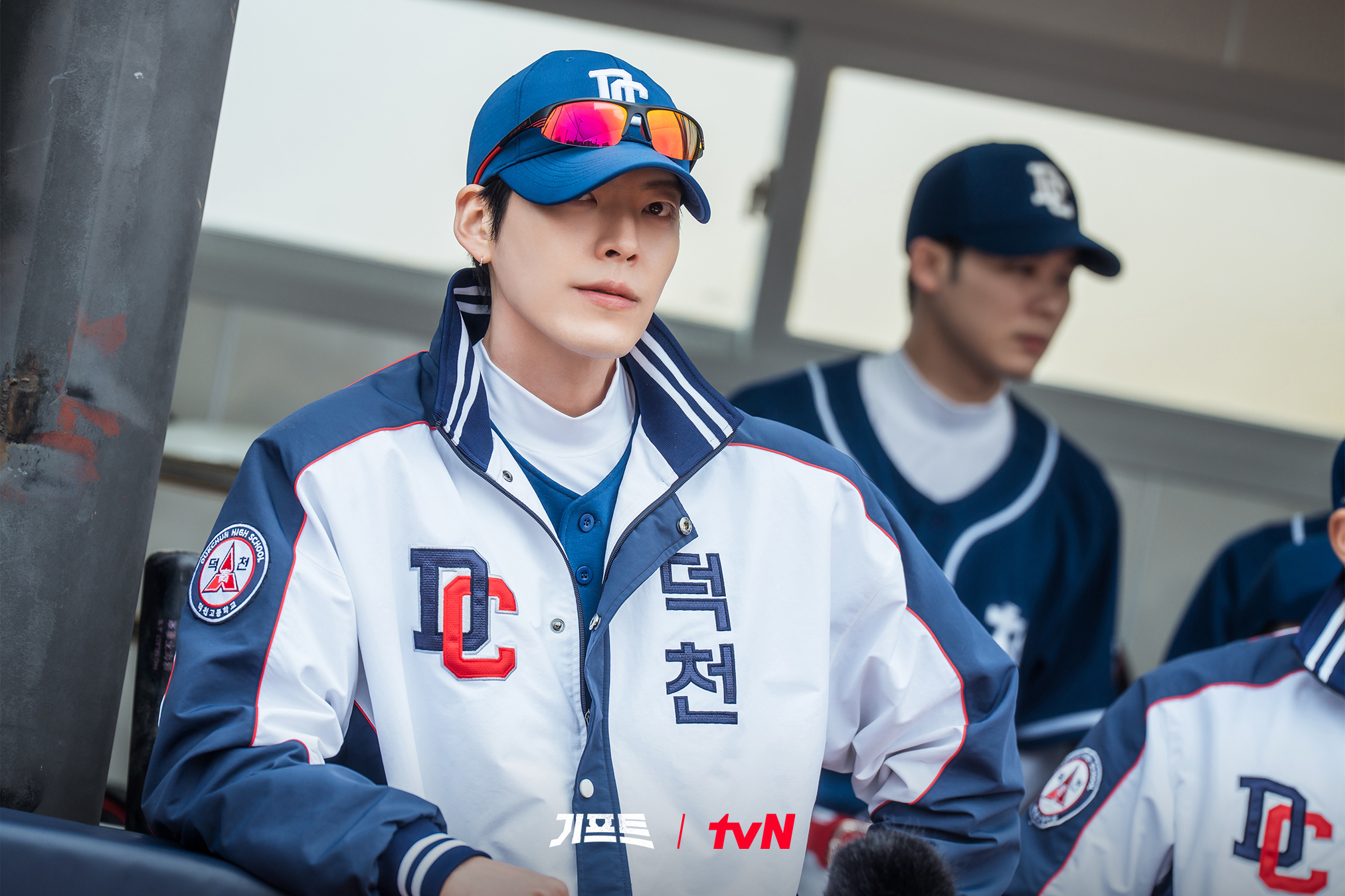 Kim Woo Bin and Gift in the story: Kim Woo Bin Transforms Into Intense Baseball Coach In Webtoon Drama 'GIFT'