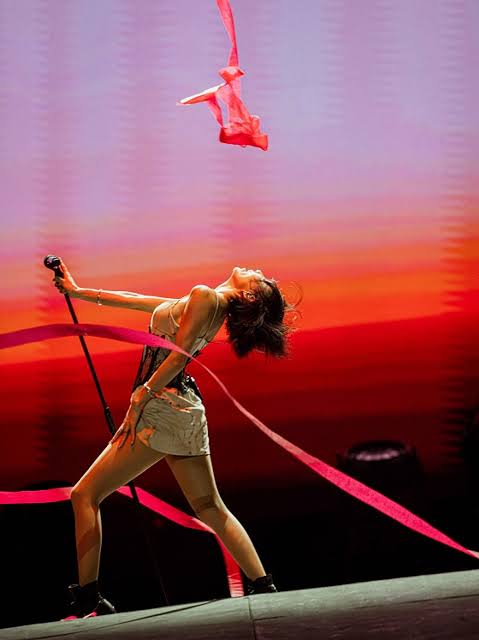 Hwasa and Mamamoo in the story: Hwasa Drives Fans Wild With Daring Stage Moment at Festival