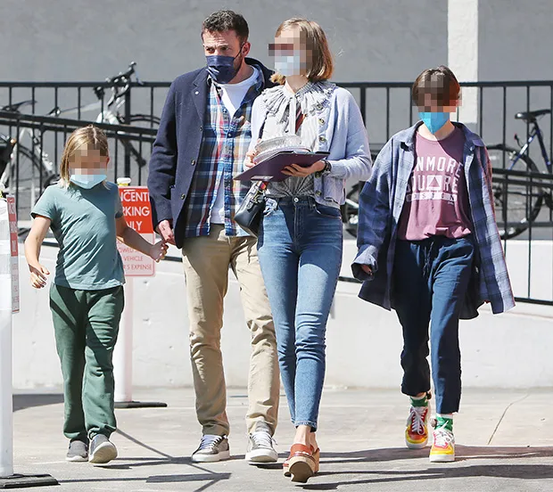 Ben is seen out with all three kids in September 2021. (Broadimage/)