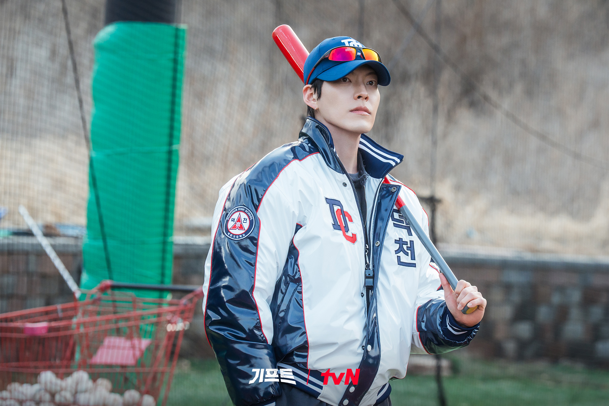 Kim Woo Bin and Gift in the story: Kim Woo Bin Transforms Into Intense Baseball Coach In Webtoon Drama 'GIFT'