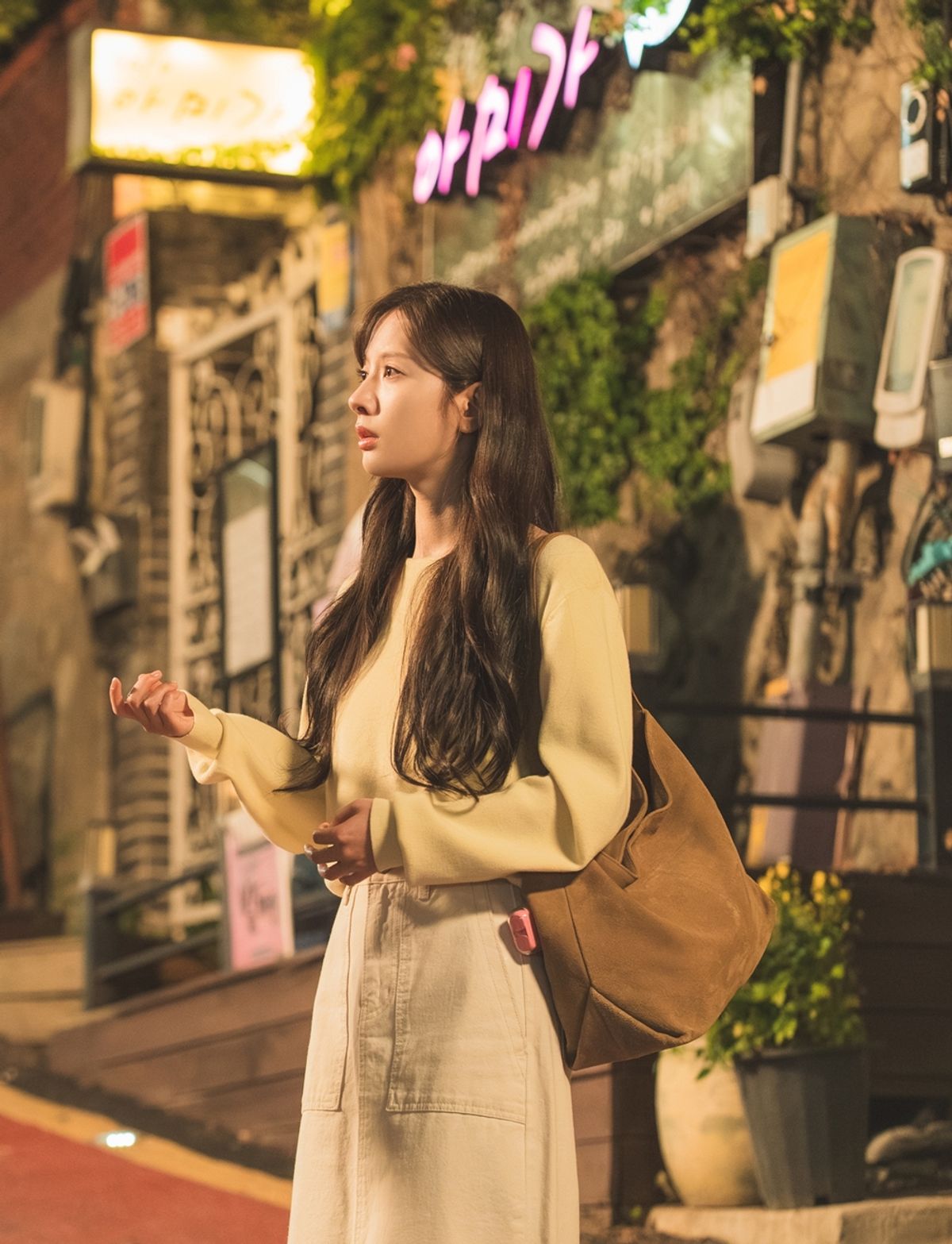 Kim ji Yeon and Park Seo Ham in the story: 'Dive Into You': Kim Ji Yeon And Park Seo Ham Share A House As College Students
