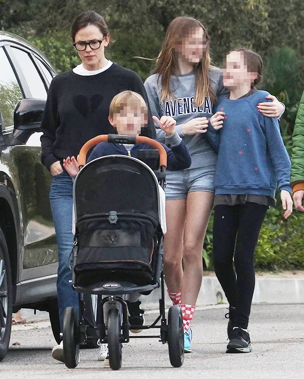Jennifer goes for a walk with all three kids in 2020. (Broadimage/)
