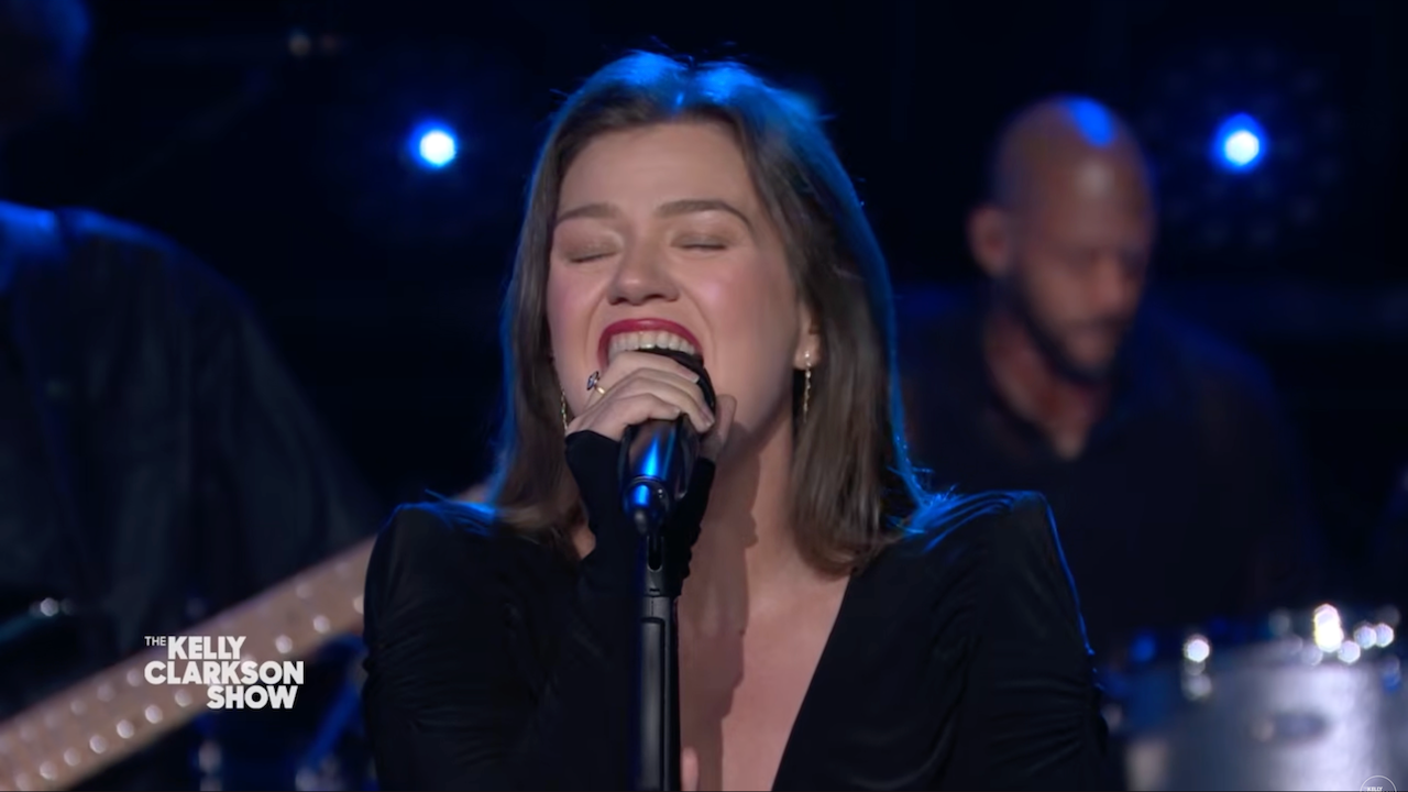 Kelly Clarkson performing on stage during the series finale of her daytime talk show