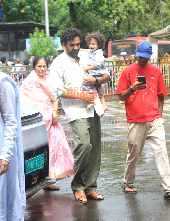 class='wp-caption-text gallery-caption' id='gallery-1-2164978' itemprop='caption description'> Zaheer Khan