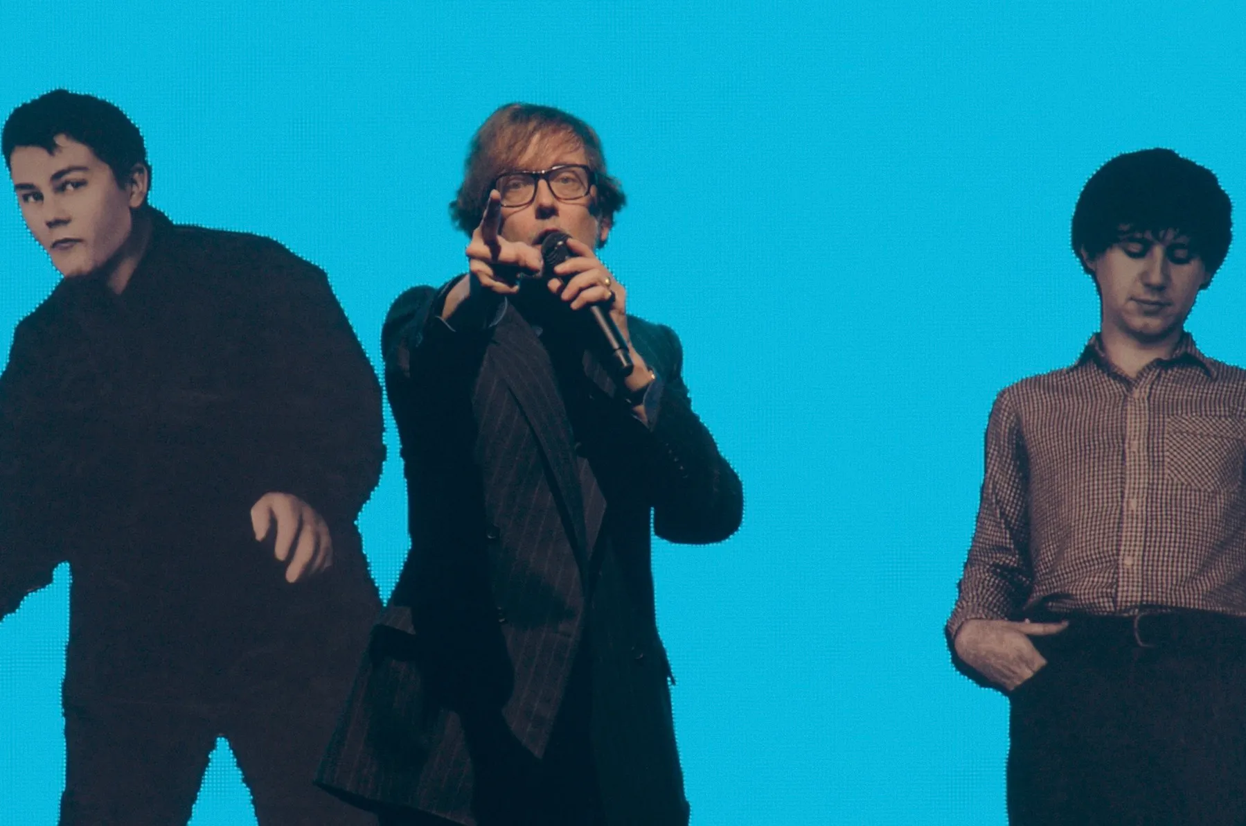 Jarvis Cocker performing live with Britpop band Pulp
