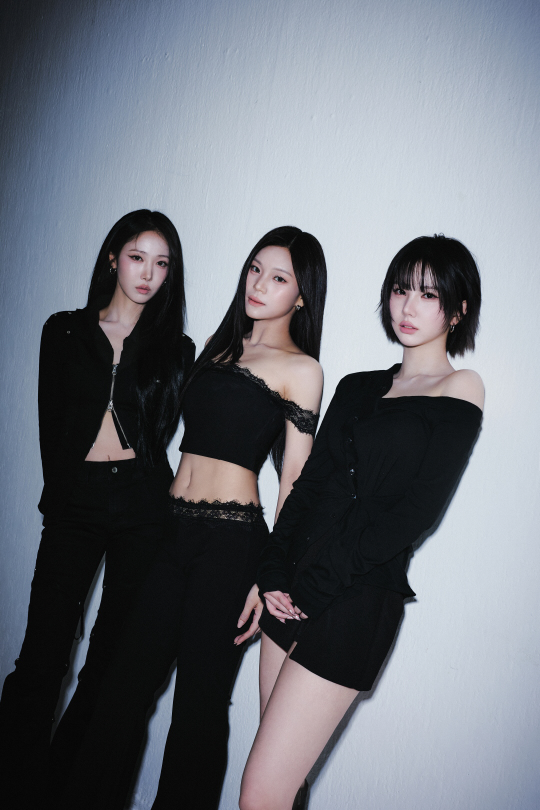 Viviz and Eunha in the story: VIVIZ Members Sign With New Agency UNCORE But Face Potential Name Change