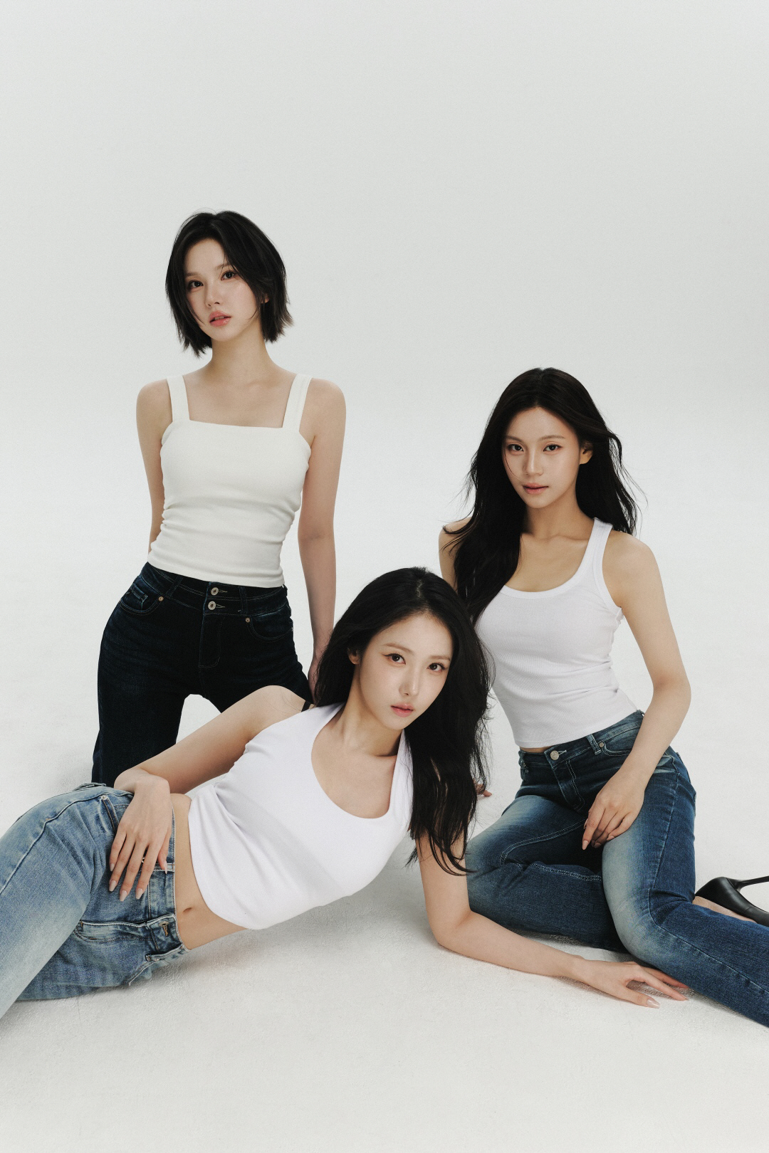 Viviz and Eunha in the story: VIVIZ Members Sign With New Agency UNCORE But Face Potential Name Change