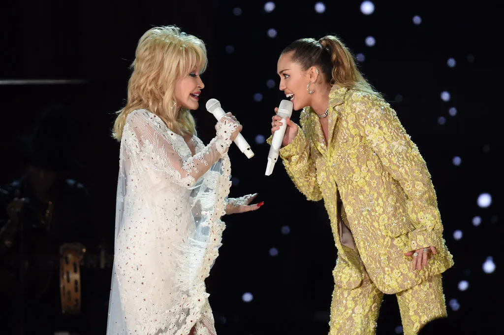 LOS ANGELES, CA - FEBRUARY 10: Dolly Parton (L) and Miley Cyrus perform onstage during the 61st Annual GRAMMY Awards at Staples Center on February 10, 2019 in Los Angeles, California.