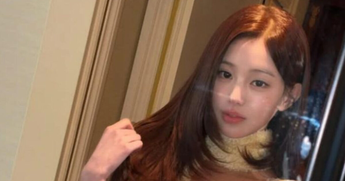 Popular Male Idol Caught Liking IVE Jang Wonyoung’s Photos