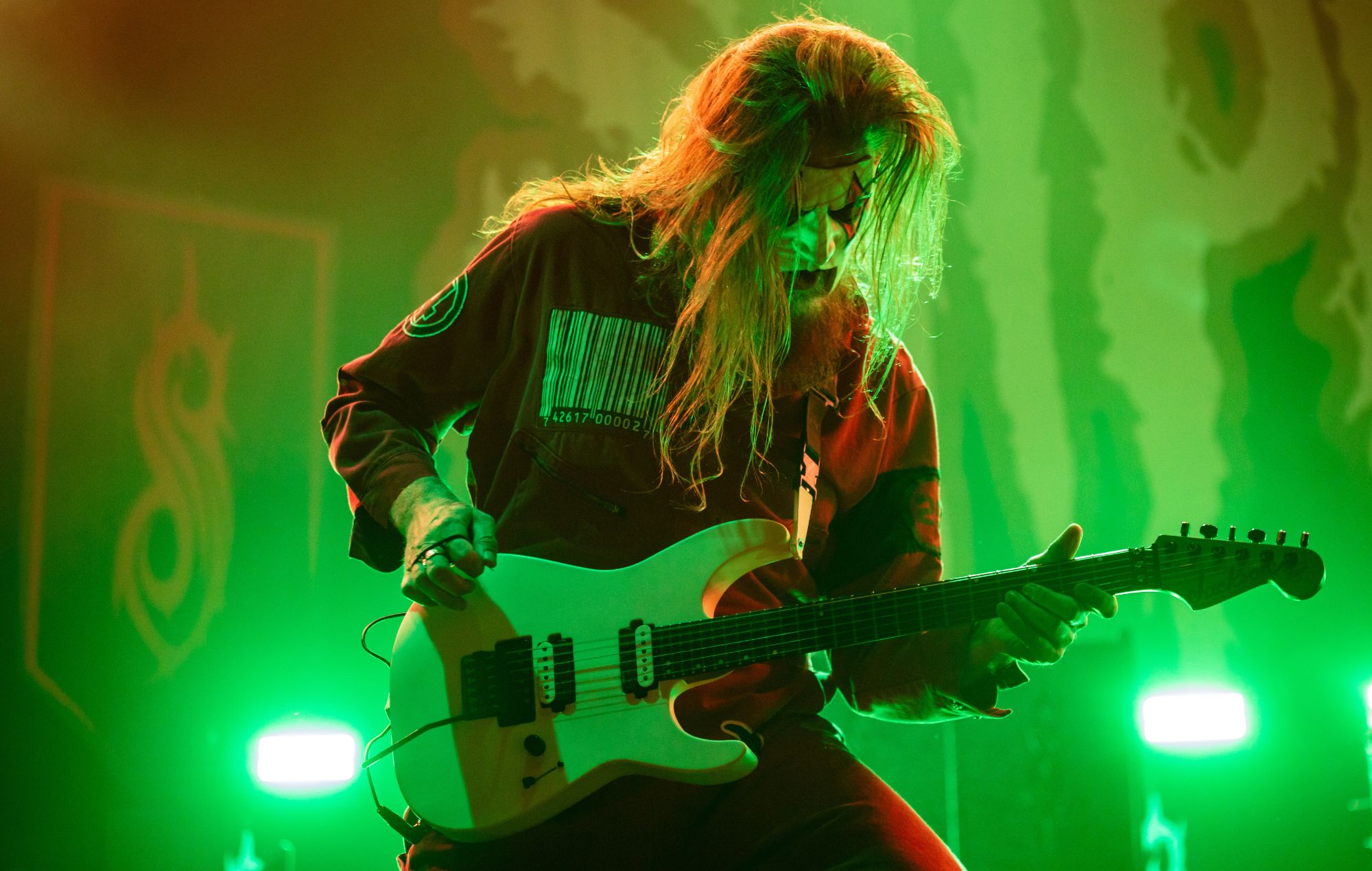 Jim Root performing live on stage with Slipknot