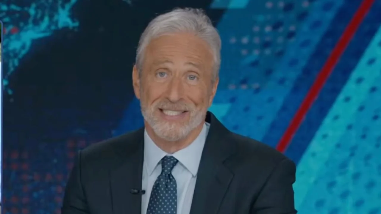 Jon Stewart Draws Big Reaction From ‘Daily Show’ Crowd With Resurfaced Epstein Files Photo of Stephen Hawking