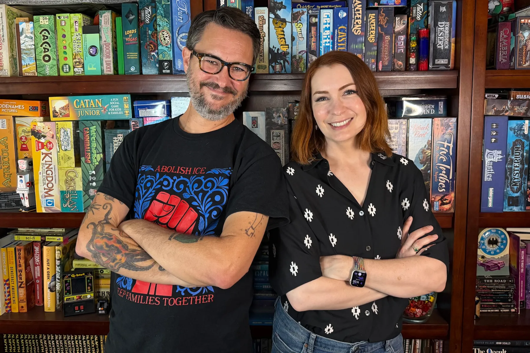 Felicia Day and Wil Wheaton smiling together at a pop culture fan convention event