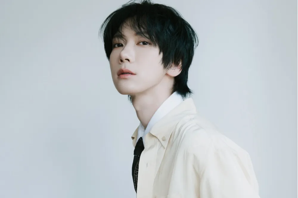 Thai pop performer Ten on stage during a concert
