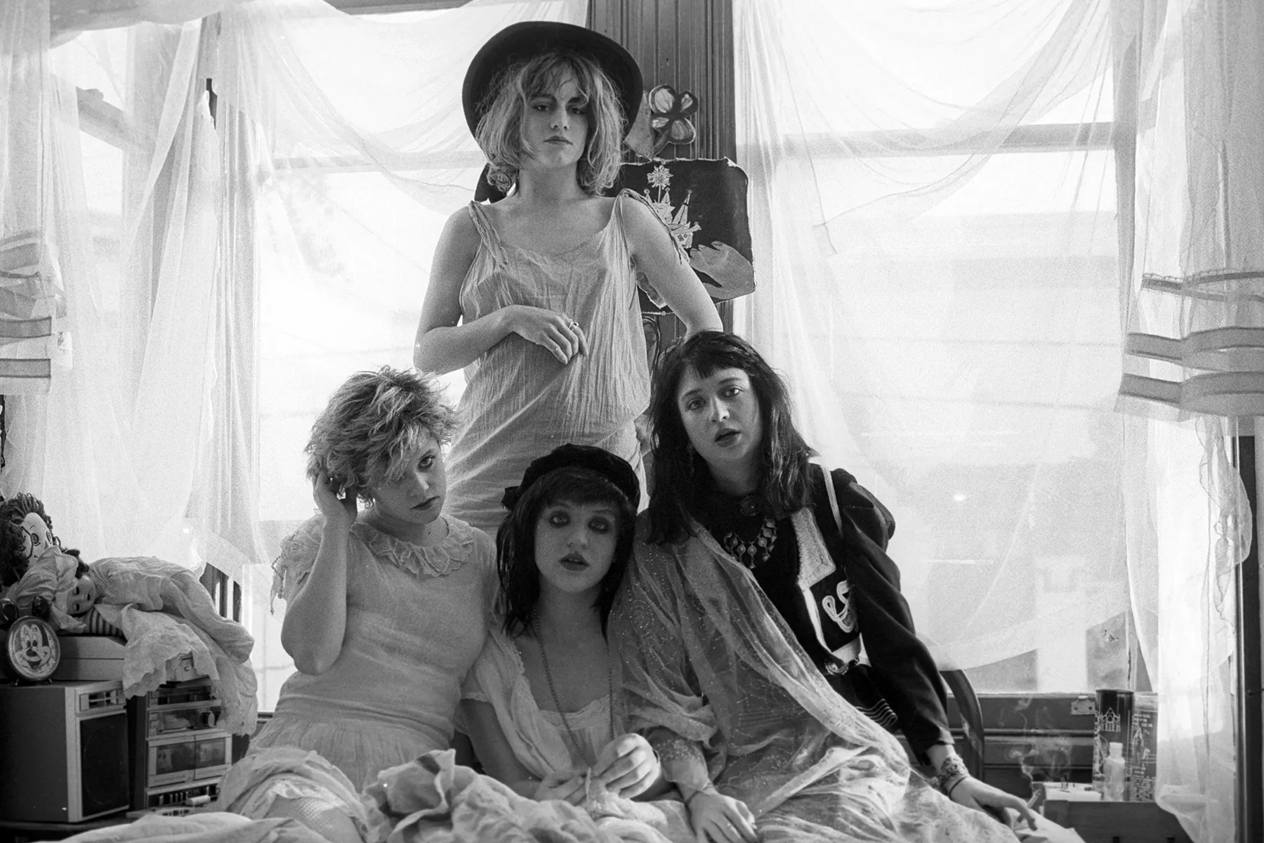 Sugar Babylon, 1986. Clockwise from top: Jennifer Finch, Suzanne Ramsey, Courtney Love, Kat Bjelland