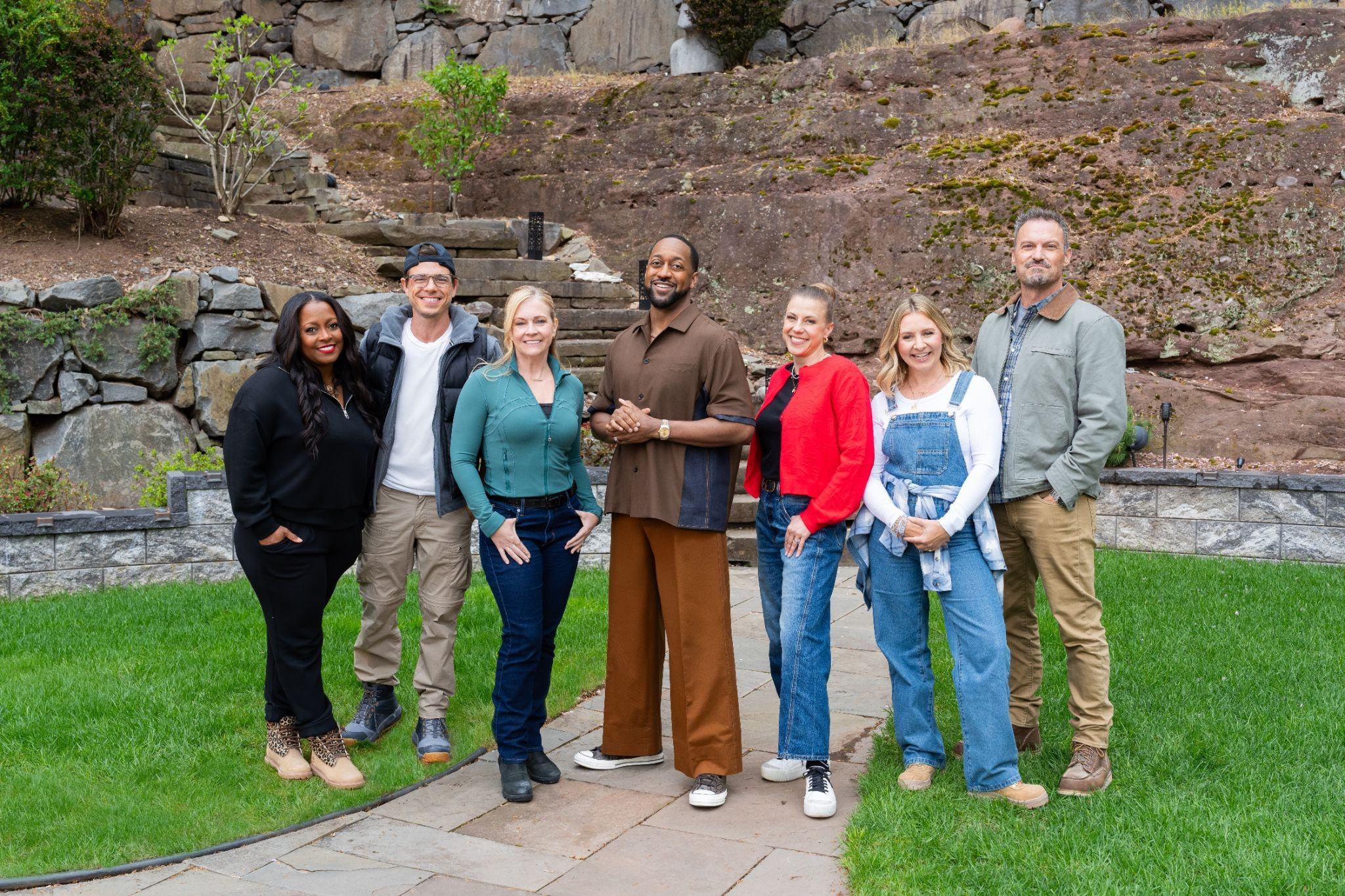 Host Jaleel White and '90s TV stars competing on HGTV's renovation show Totally '90s House