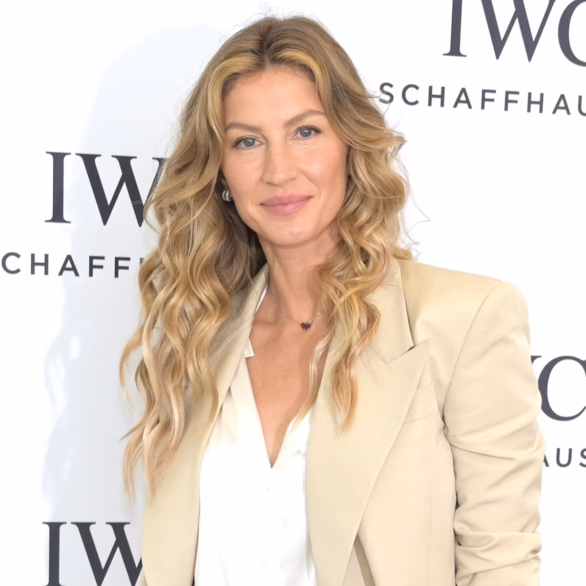 Gisele Bündchen posing at a red carpet event