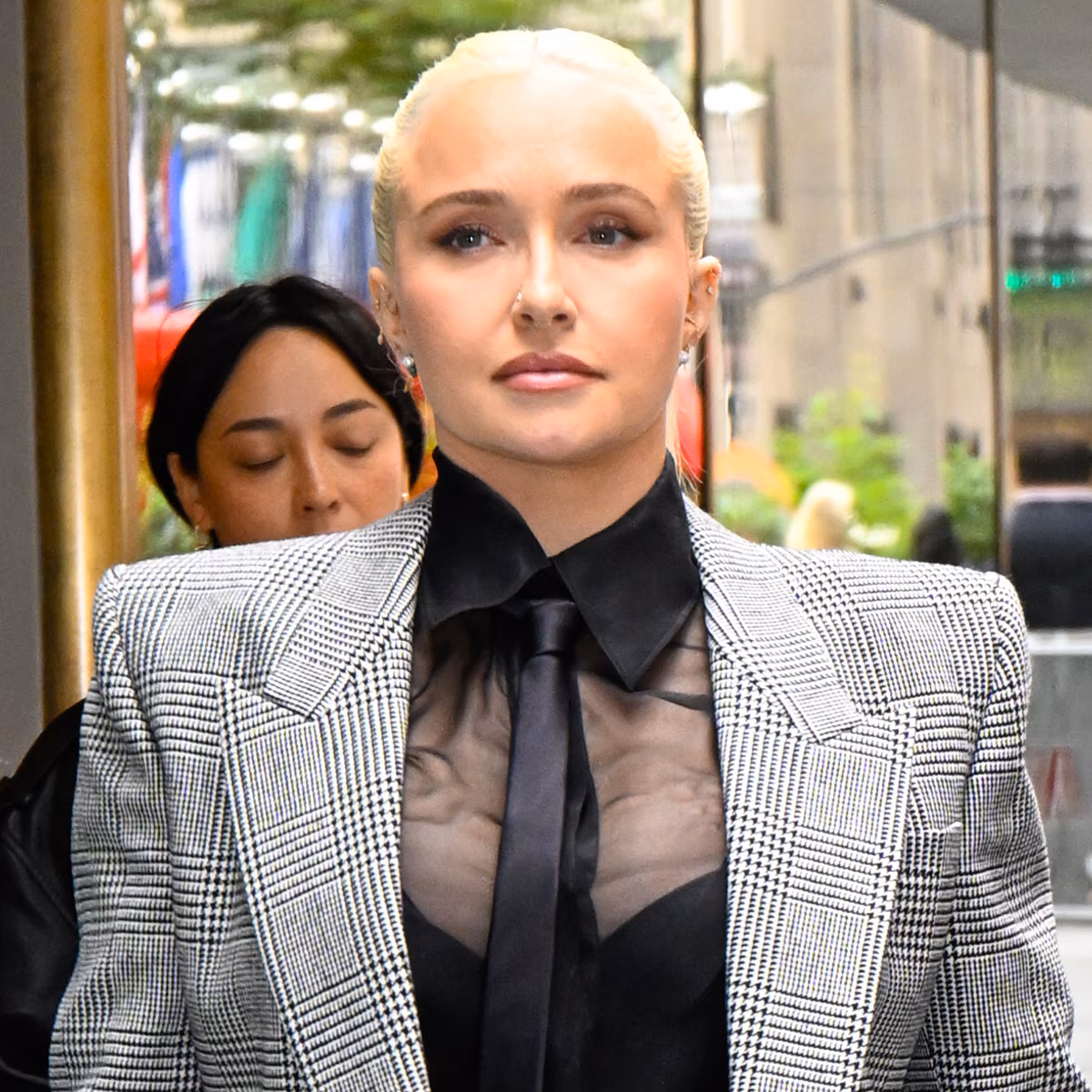 Hayden Panettiere posing on a red carpet