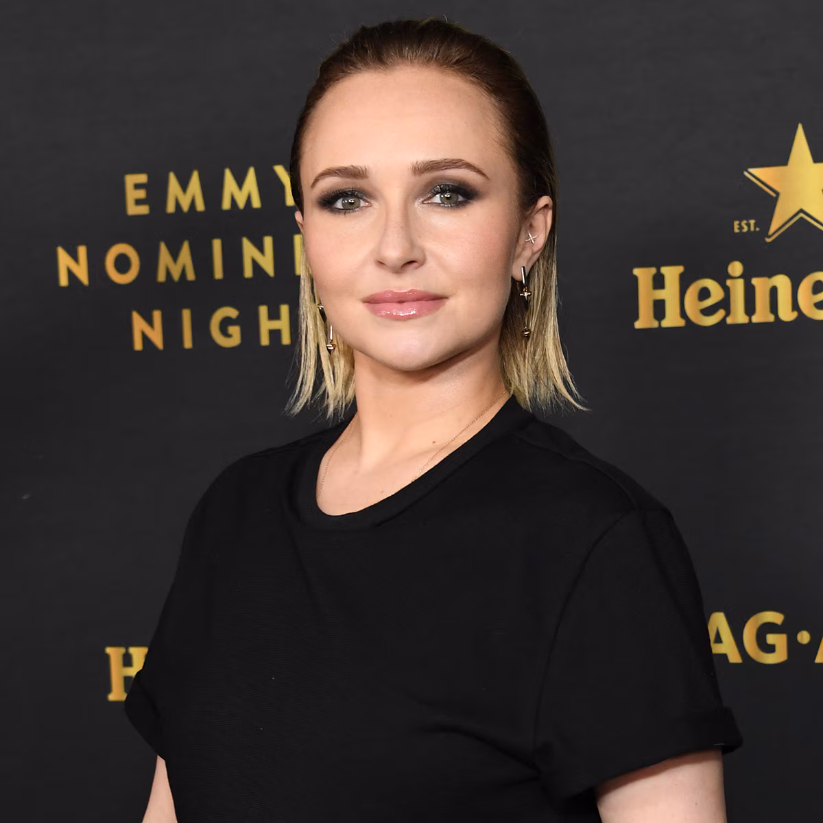 Hayden Panettiere smiling on a red carpet event