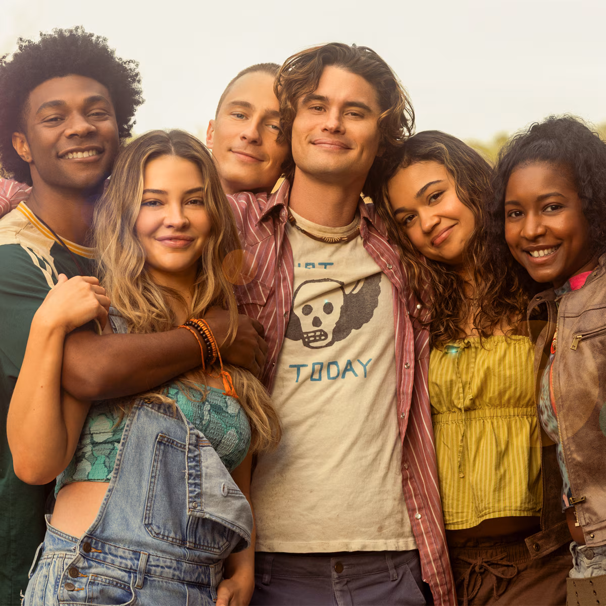 The cast of Netflix teen drama Outer Banks posing together