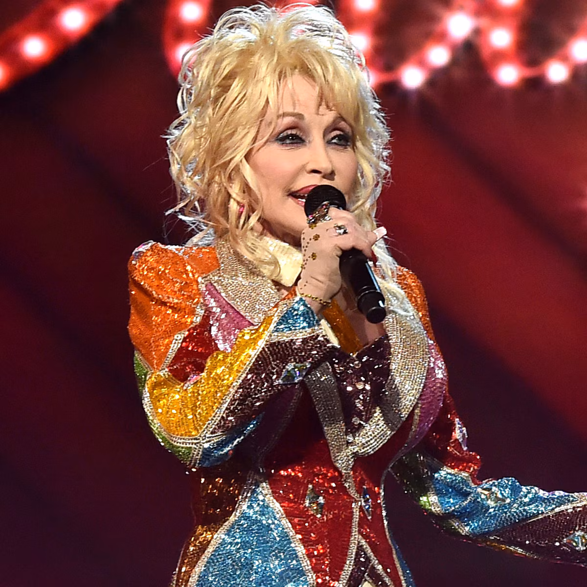 Dolly Parton attending a public red carpet event
