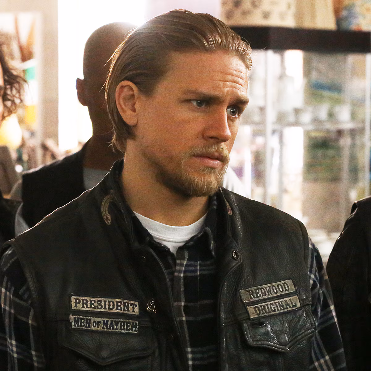 Charlie Hunnam smiling on a red carpet event