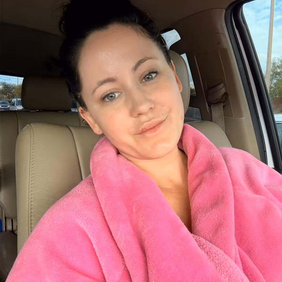 Jenelle Evans tearfully talking about her chronic pain and recent hospital stay
