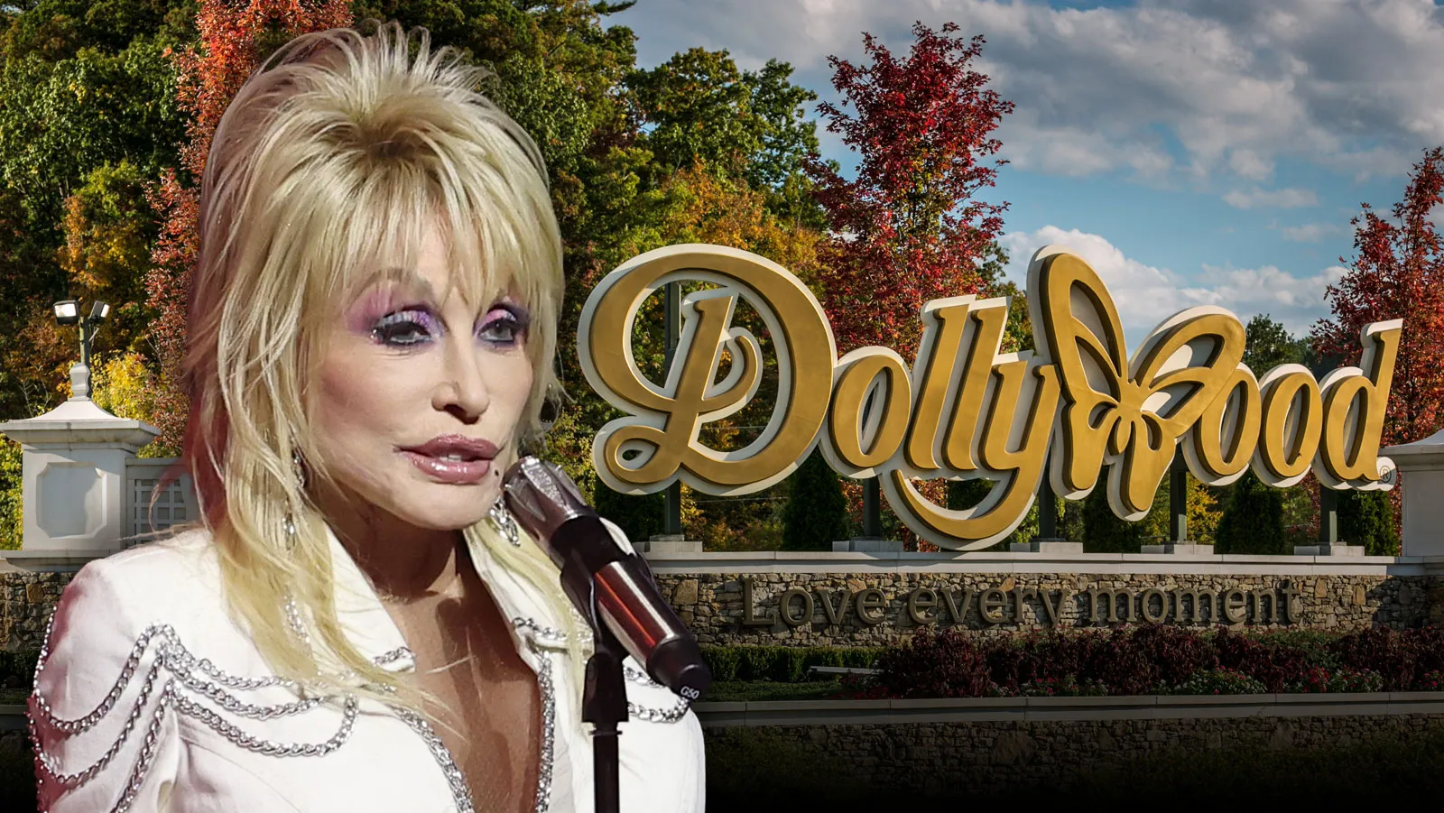 Entrance to Dollywood theme park in Pigeon Forge Tennessee